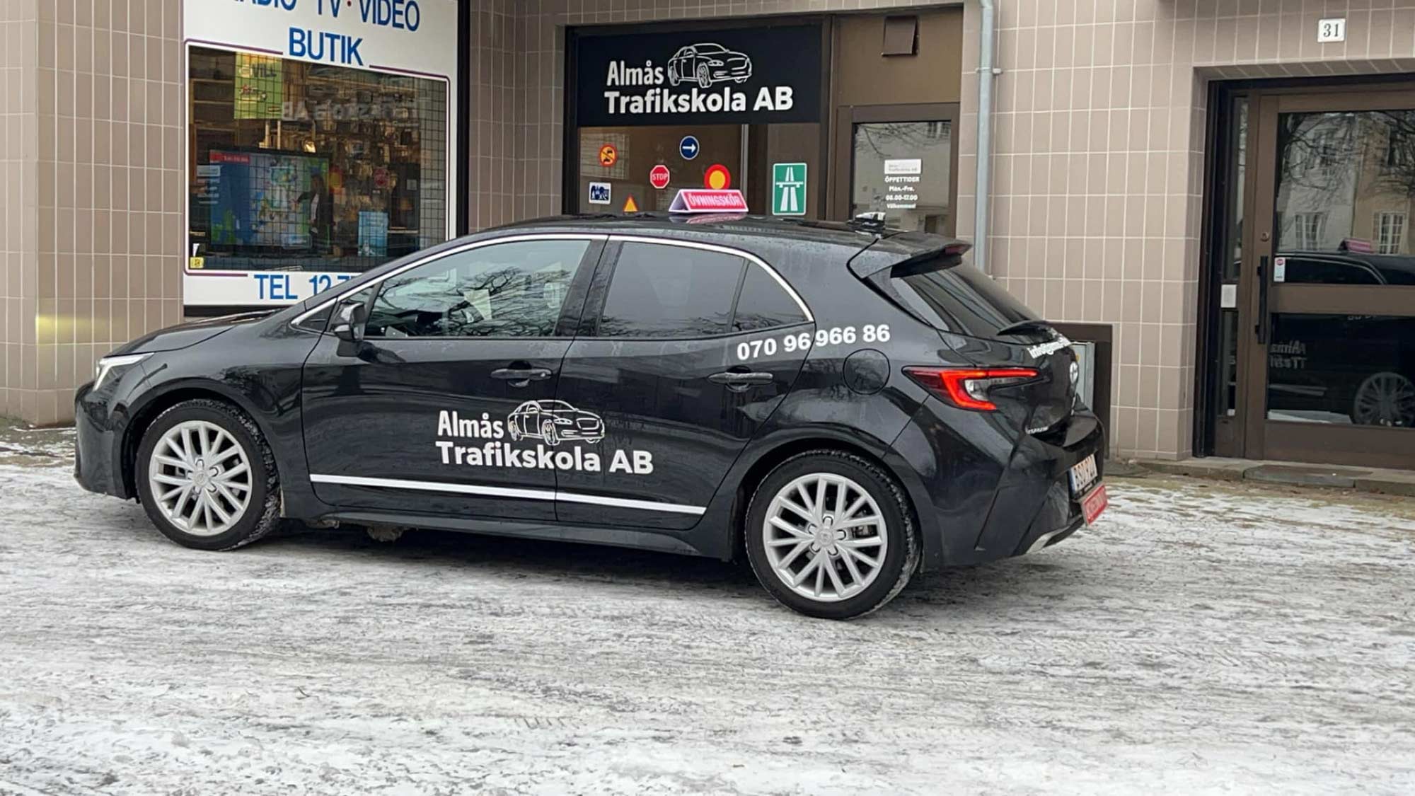 Almås Trafikskolas övningskörningsbil