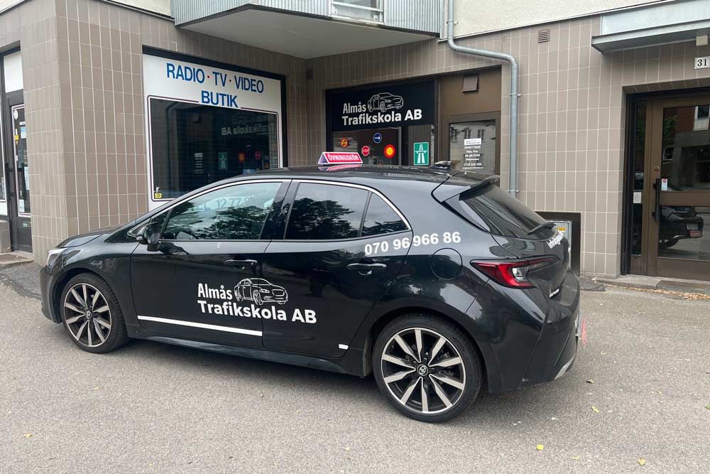Almås trafikskolan övningskörningsbil
